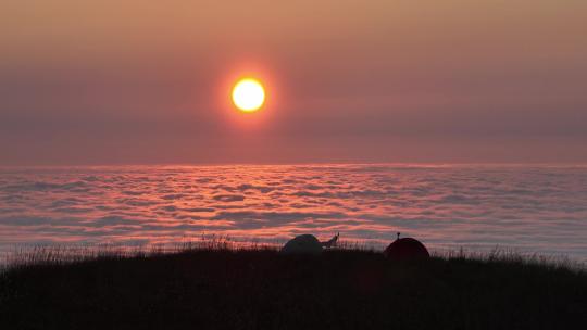 徒步登山探险户外草甸武功山