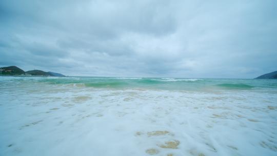 大海沙滩 波涛汹涌的海浪 海边 浪花