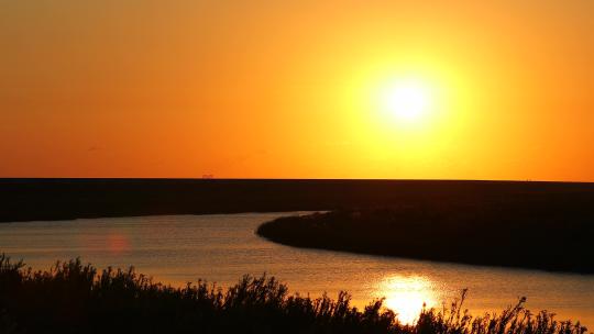 航拍逆光唯美金色日出