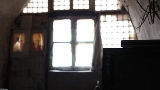 农村窑洞老屋窗户和室内艰苦环境实拍视频素材模板下载