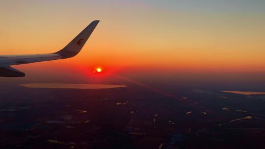 飞机上看日落