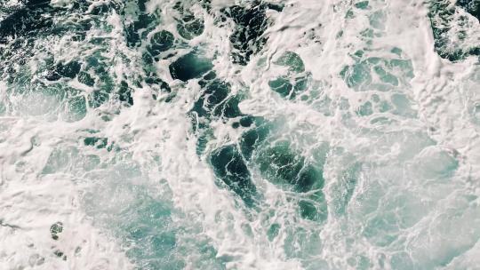 航拍海浪波浪波涛鸟瞰海浪海面海洋泡沫