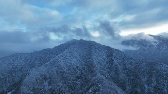 航拍四川山峰冬天雪景自然风景