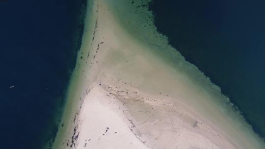 海滨小城清澈海水沙滩航拍视频素材模板下载