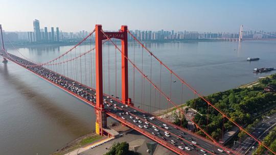 航拍武汉鹦鹉洲长江大桥环绕延时