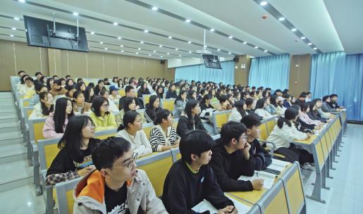 阶梯教室 大学课堂 上课