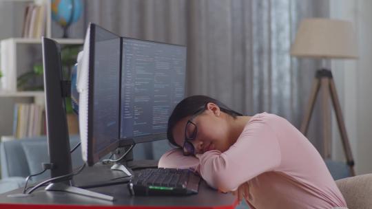 女程序员在工作时睡觉视频素材模板下载