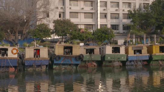 珠江口岸江边小镇胥家人水域江上小渔船行驶视频素材模板下载