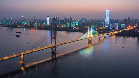 航拍宏伟壮观的武汉长江二桥夜景车流延时