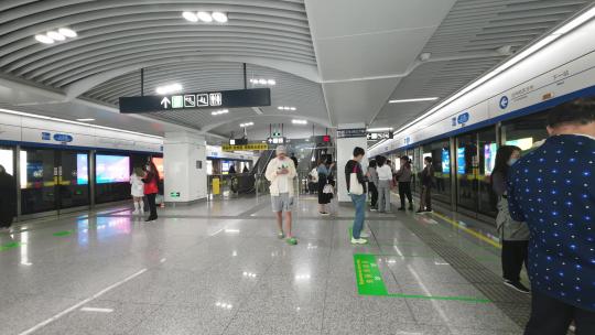 地铁站内乘客延时摄影视频素材模板下载