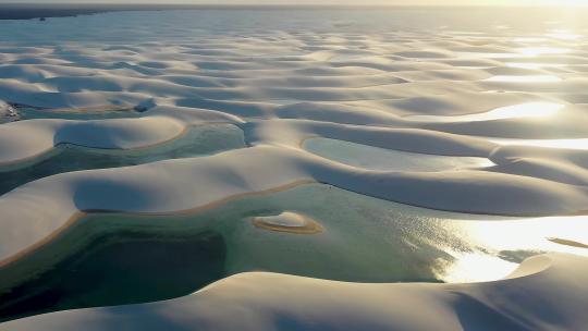 沙漠里的水 沙漠海子