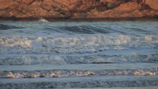 威海金海湾涌动的海浪视频素材模板下载