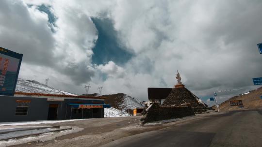 西藏旅游风光318国道车窗外东达山风景视频素材模板下载