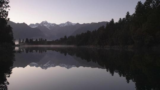 新西兰雪山+湖面平流雾+日出
