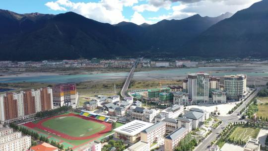 西藏 航拍 空镜 足球场 街道 公路 风景