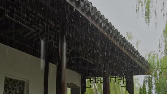 屋檐雨滴雨季雨天雨水古建筑意境