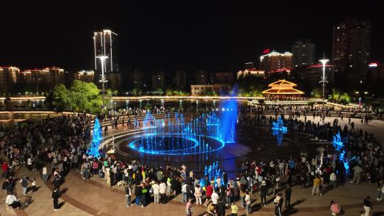 鄂州夜景航拍鄂州市政府凤凰广场音乐喷泉