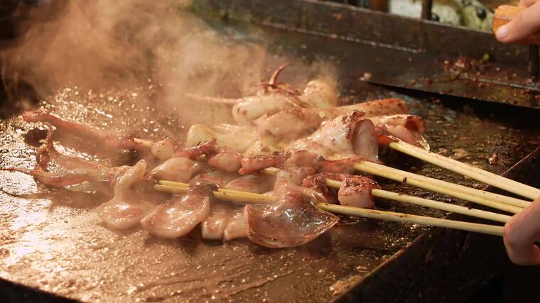 夜市小吃烤鱿鱼铁板烧