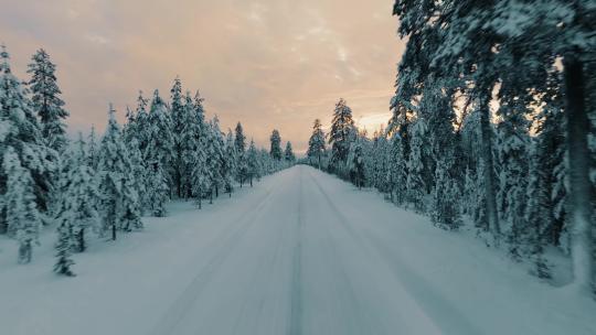 冬季森林大雪汽车行驶航拍视频素材模板下载