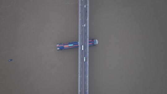 俯拍武汉鹦鹉洲大桥