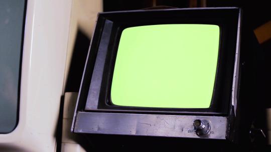 绿屏的老式电视机