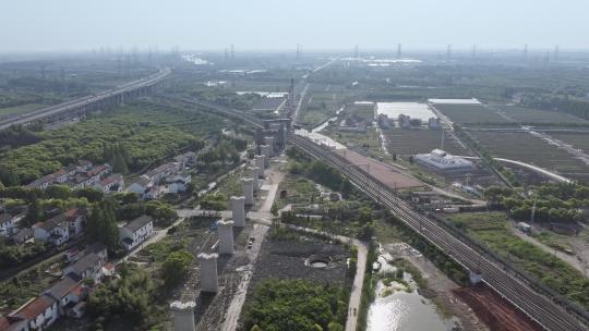 上海城市轨道交通沪苏湖铁路与高速公路