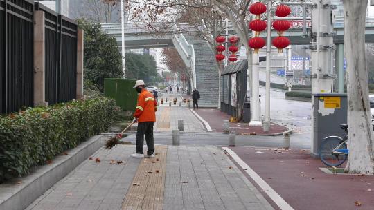 打扫街道的环卫工人