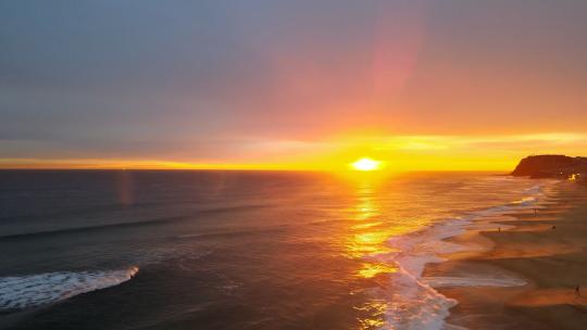 海边日出日落海浪翻滚金色海洋海岸金沙滩视频素材模板下载