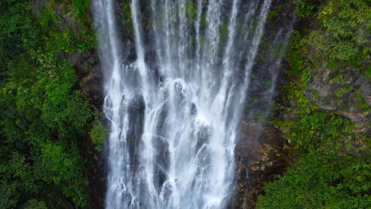 4K航拍清远古龙峡瀑布群古龙九瀑