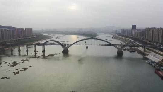 航拍广西梧州浔江上的梧州大桥