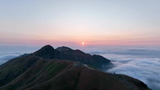 徒步登山探险户外草甸武功山