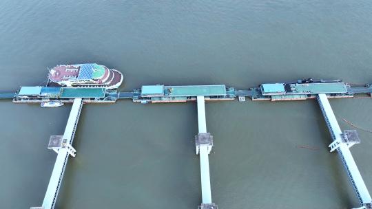 航拍长江上的物流港口轮渡码头