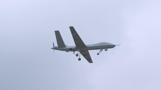 4K稳定：中国航展空军攻击2无人机飞行表演