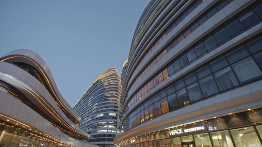 北京市朝阳区望京SOHO实拍4K夜景视频素材