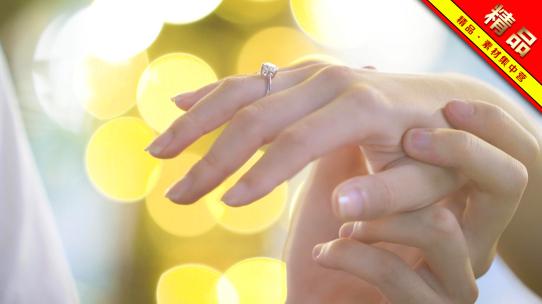 精品 · 情侣夫妇戴钻石戒指特写视频素材模板下载