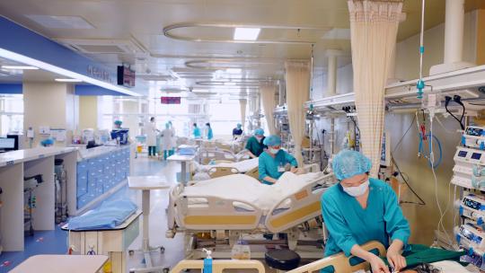 医院重症监护室医生工作