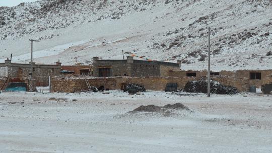 西藏旅游风光219国道冬季藏族石头房屋