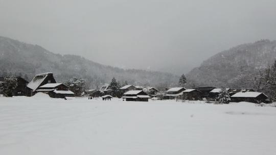 山谷村的降雪