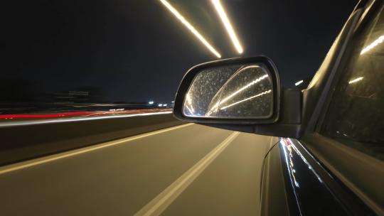 晚上汽车行驶穿梭在城市道路延时摄影