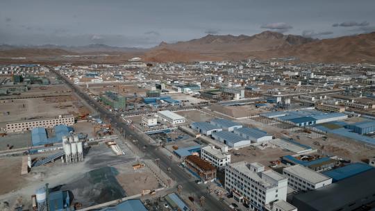 西藏旅游风光317国道阿里城镇视频素材模板下载