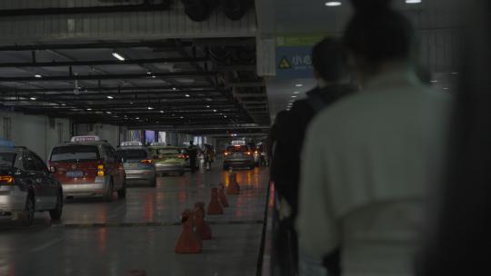 上海虹桥机场排队候出租车视频素材模板下载