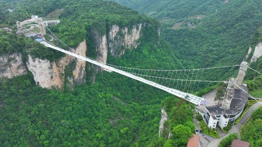 航拍张家界云天渡大峡谷玻璃桥