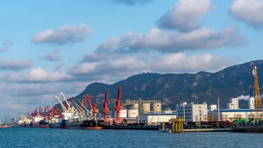4K  城市海岸线港口码头集装箱物流塔吊作业