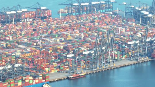 航拍深圳物流集装箱进出口货运码头盐田港视频素材模板下载
