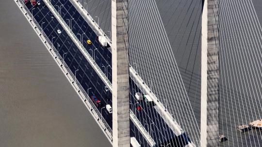 跨江大桥上的车流视频素材模板下载