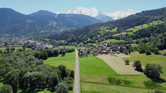 通往法国阿尔卑斯山勃朗峰的风景大道——空中多莉前进高清在线视频素材下载