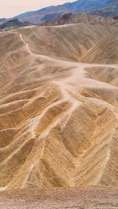 无人机拍摄的沙漠沙丘