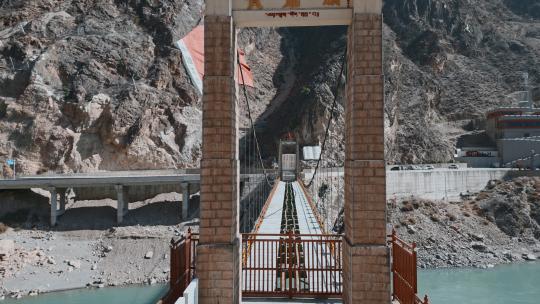 云南旅游香格里拉金沙江红军贺龙铁索桥视频素材模板下载