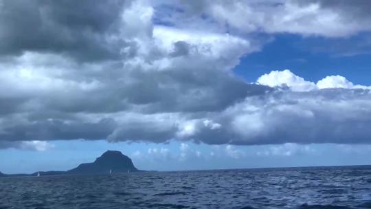 大海上的蓝天白云视频素材模板下载