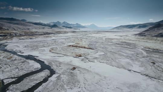 西藏旅游风光318国道雪域高原冰河蜿蜒解冻